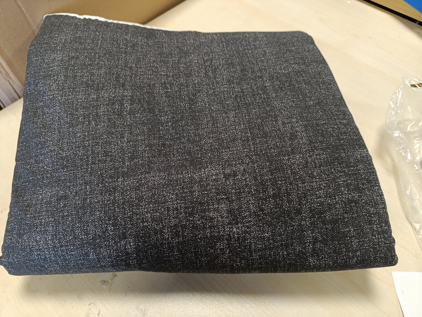 261405 - BRABANTIA Mbulesë për Tavolinë Hekurosjeje C 124x45 cm – Xhinse e Zezë, 100% pambuk me mbushje shkume 8 mm, e qëndrueshme, e larëshme dhe e lehtë për t’u montuar