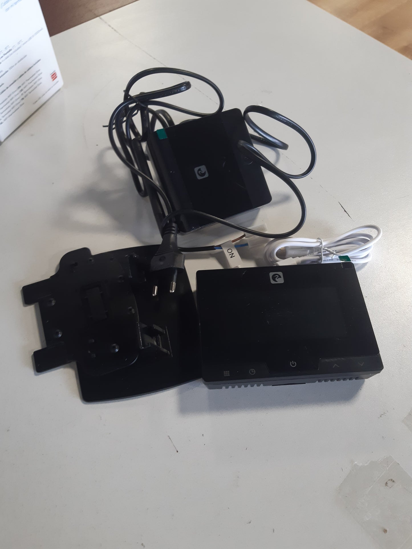 217132 - GARZA SMART - Termostat inteligjent WiFi pa tel për bojler dhe ngrohje, i programueshëm, ekran me prekje, WiFi 2.4GHz, telekomandë përmes aplikacionit dhe Alexa/Google Voice, ngjyra e zezë