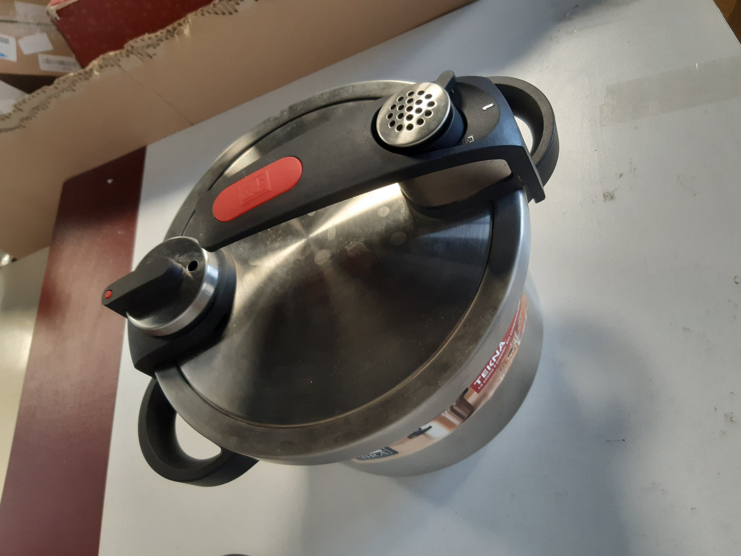 213226 - BRA Tenxhere me presion të shpejtë 6 litra, e bërë nga çelik inox 18/10