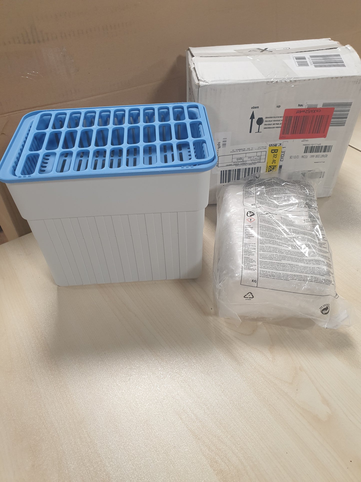 218221 - WENKO Vrasës lagështie me bllok granulash 2 kg, Tharës lagështie dhome, Kapacitet 2.8 l, 23 x 24 x 15.5 cm, Gri/Blu