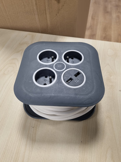 209225 - ZENITECH - Bobinë e Kabllove Shtëpiake me 3 x 2P+E dhe 2 x USB, Gjatësi 7m, Ngjyra e Zezë