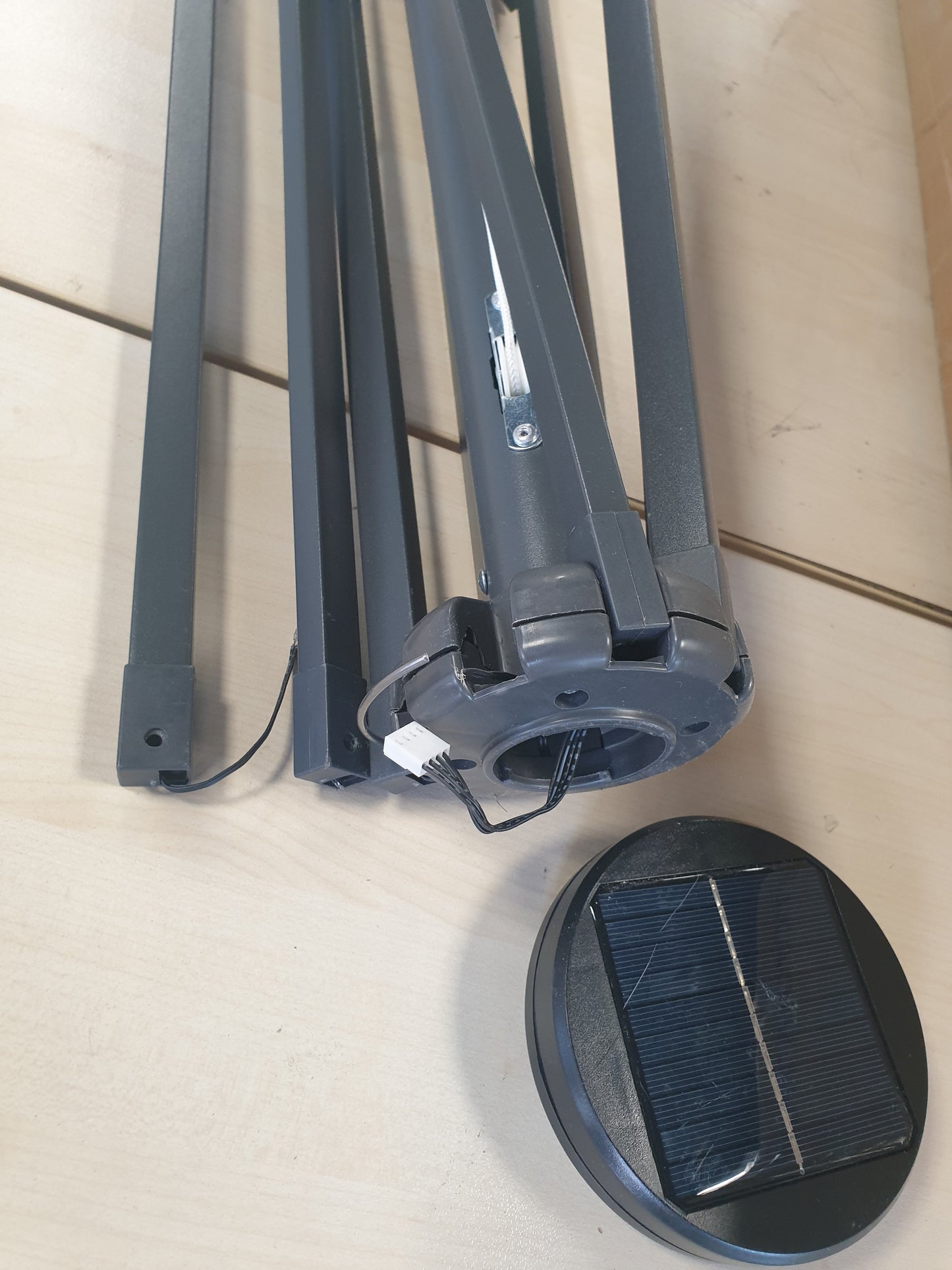 244533 - vidaXL Çadër Outdoor me Drita LED dhe Shtyllë Metalike 400 cm Ngjyrë Rëre
