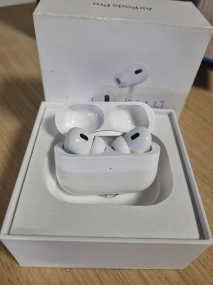 123432 - APPLE AirPods Pro (Gjenerata e 2-të) me Mbulesë MagSafe, Modeli: MTJV3ZM/A