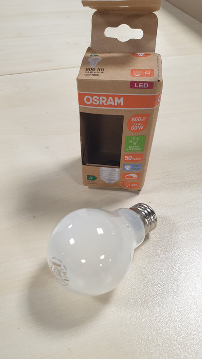 216414 - OSRAM Klasa e Energjisë llambë, 3.8 W / 806 lm, EEK A, dritë e bardhë e ftohtë (4000 K), CRI 80, xham i acaruar pa plumb, bazë E27, IP20, diametër 60 mm, e errësueshme