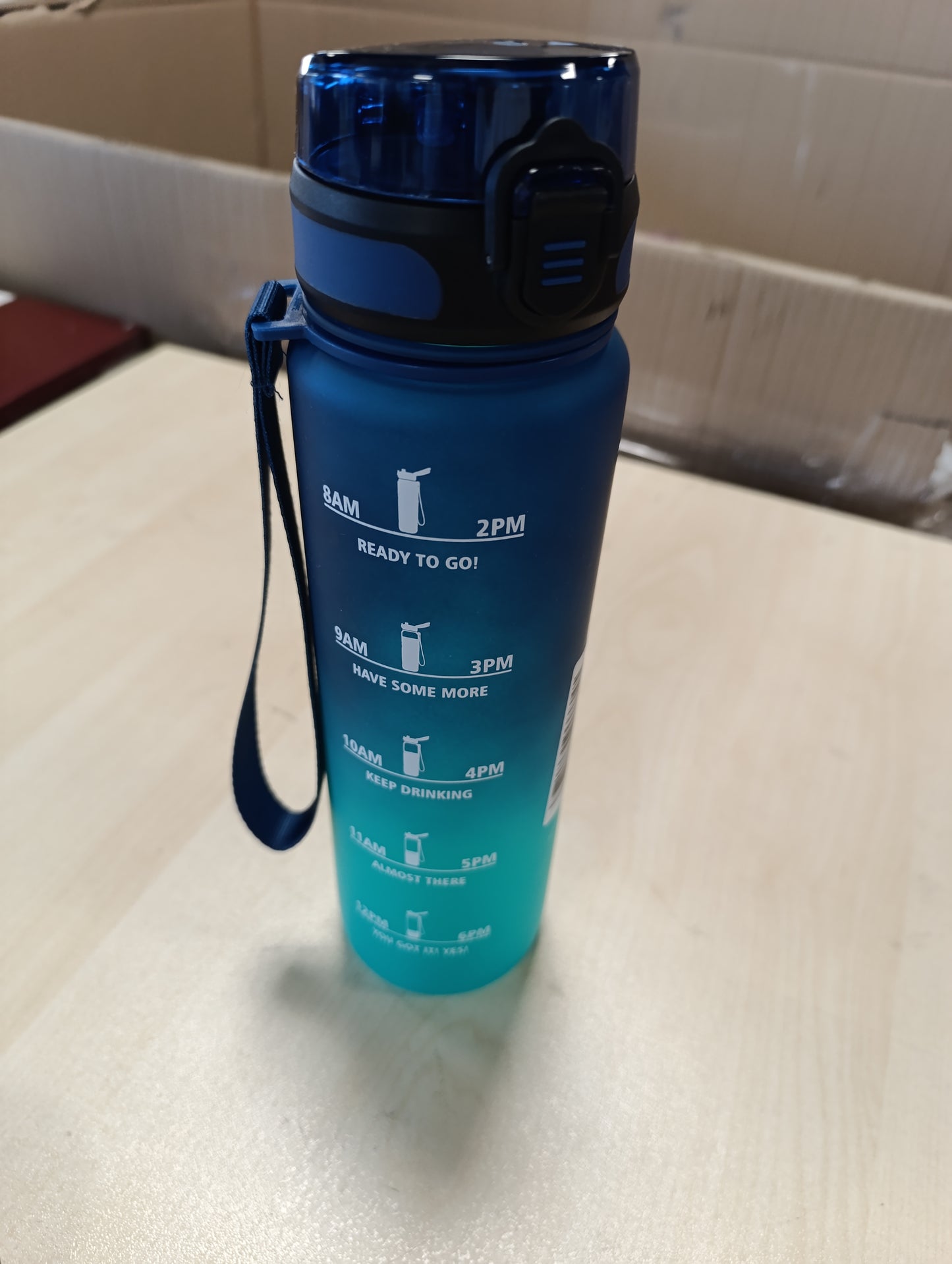 216319 - Shishe uji sportive 1L, e papërshkueshme nga rrjedhjet, me shënues kohe dhe filtër
