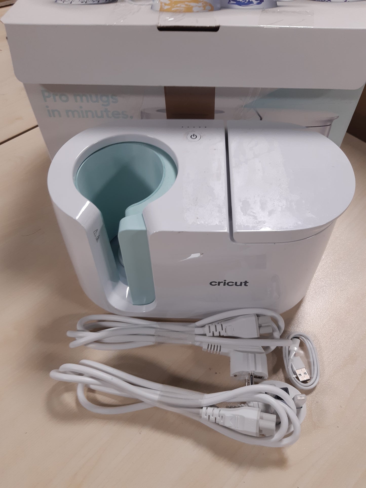 250032 - CRICUT Presë Nxehtëse për Gota Mug Press™ për gota, filxhanë, filxhanë kafeje, shishe uji dhe qese, Personalizo Presën për Gota