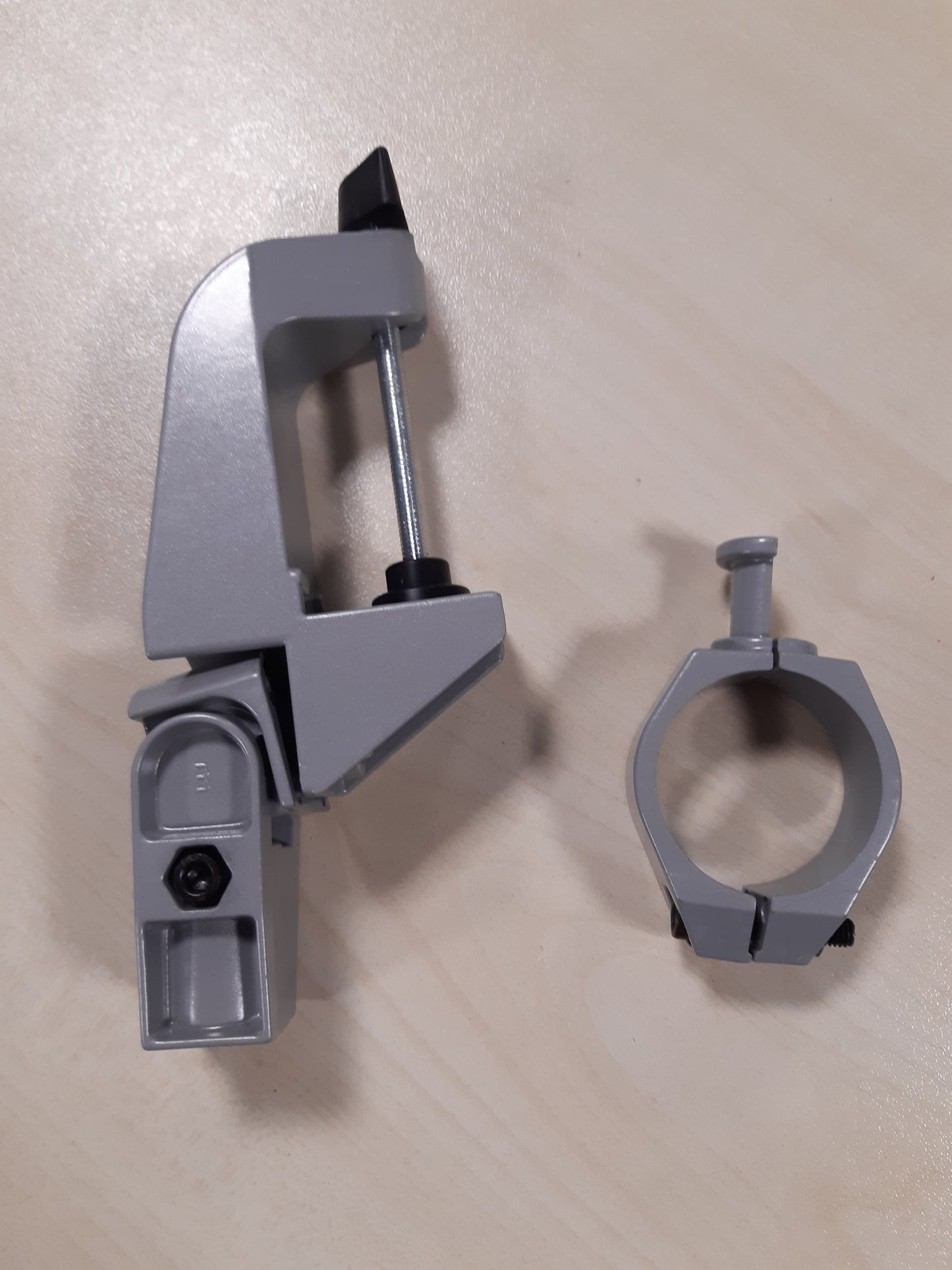 165220 - KWB - Mbështetëse Stacionare për Makinë Shpimi dhe Kaçavidë pa Tel, me Qafë Euro 43MM, Ideale për Lëmim dhe Lustrim