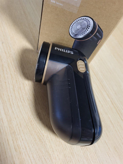 215788 - PHILIPS Makinë rroje për pëlhura – 8800 rpm, sipërfaqe e madhe tehu, 3 madhësi rrjete, e sigurt për të gjitha pëlhurat, e lehtë për t’u pastruar, 2 bateri AA, dizajn kompakt (GC026/80)