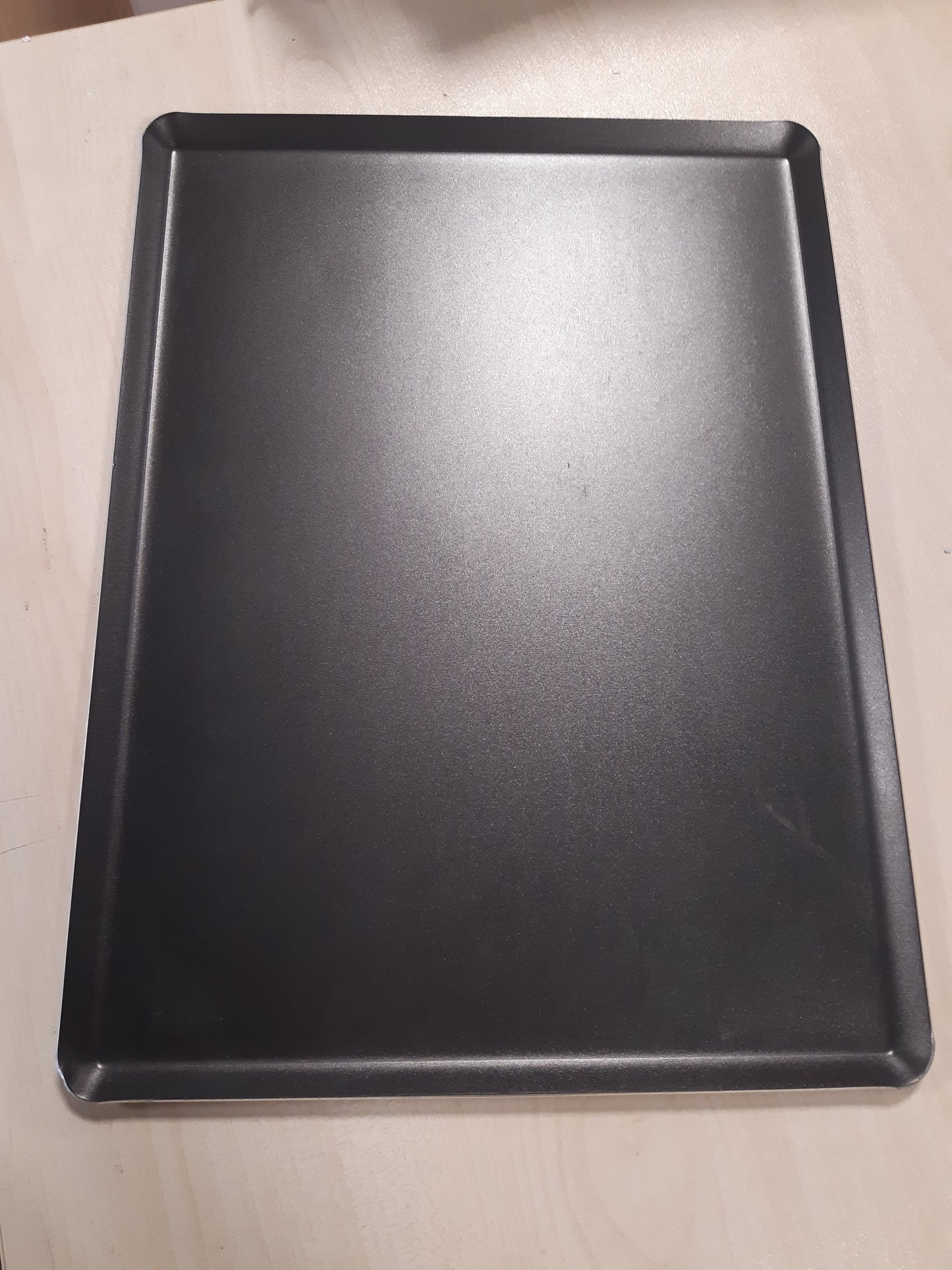 236172 - DE BUYER Tepsi alumini pjekjeje jo-ngjitëse CHOC, 40 x 30 cm, e zezë
