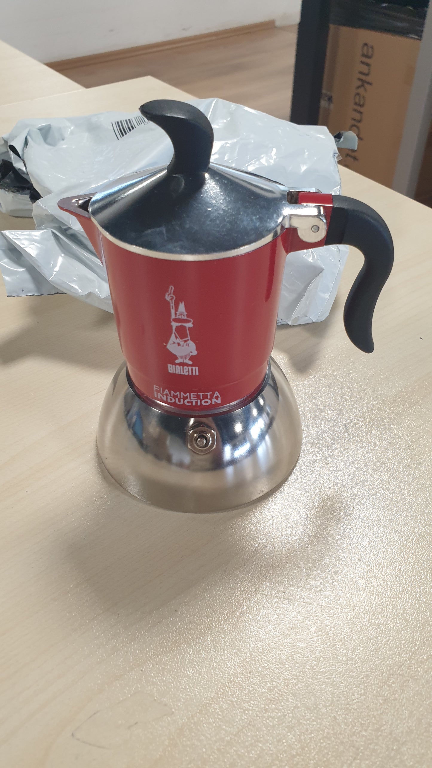 226880 - BIALETTI Makinë kafeje me induksion Fiammetta, 2 filxhanë (100 ml), e përshtatshme për të gjitha sobat, dizajn elegant, e kuqe