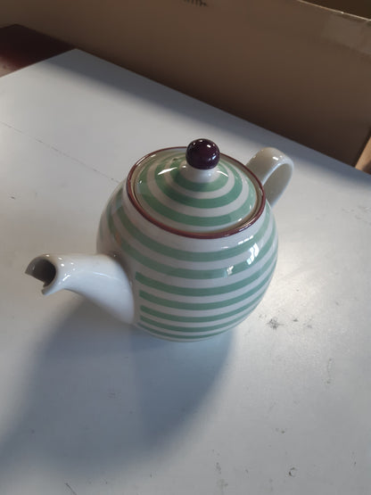 214675 - BLOOMINGVILLE Çajnik jeshil, prej guri, kapacitet 1200 ml, i përshtatshëm për lavastovilje