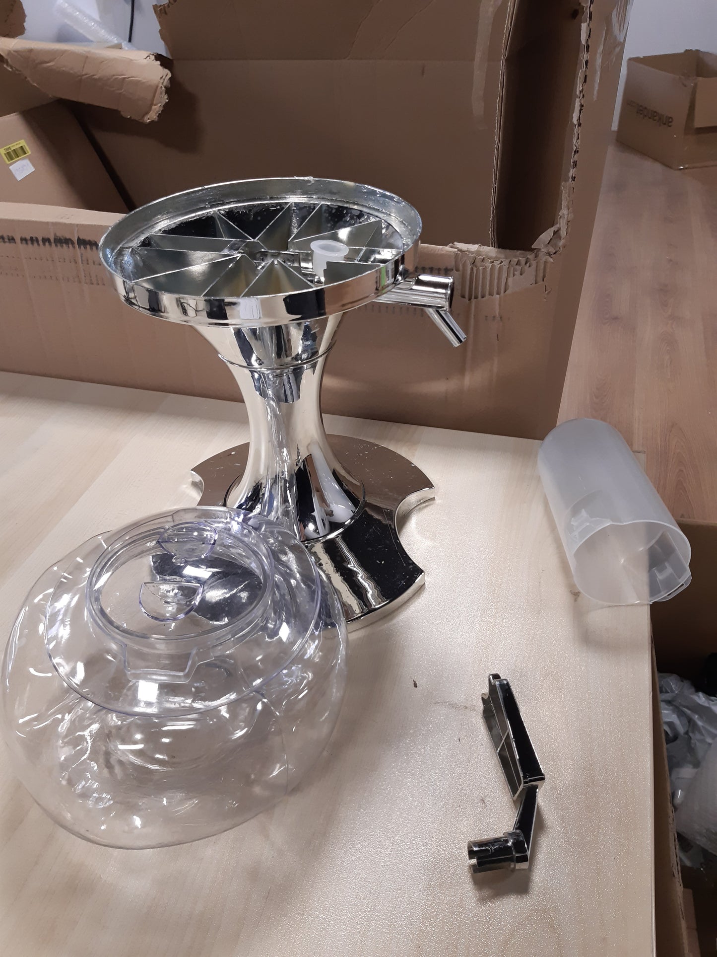 195461 - INNOVAGOODS® Dozator Birre Argjendi 3.5L, Dozator Pijesh Sferik me Depozitë të Brendshme të Mbyllur dhe të Lëvizshme për Akull