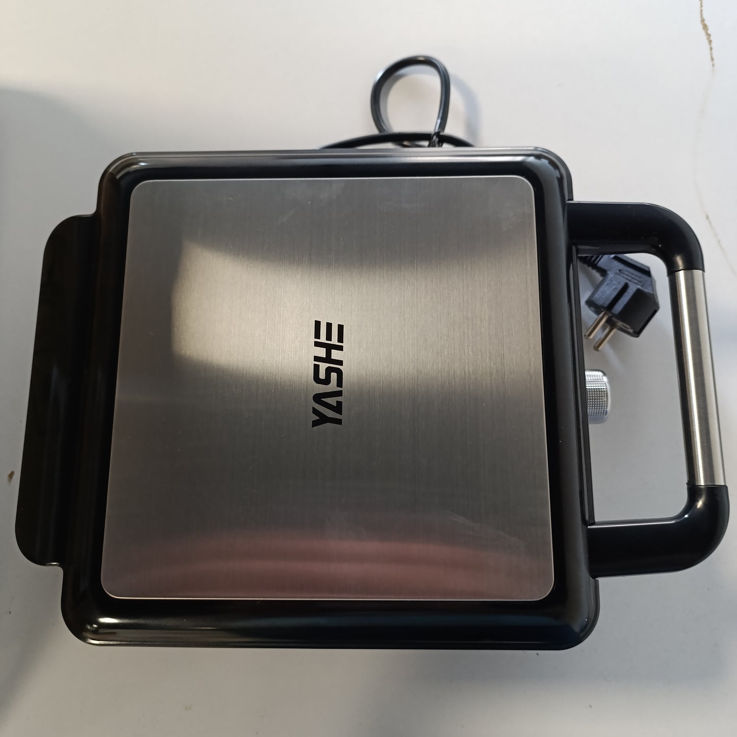 162395 - YASHE - Makinë për Vaflet Katrore me 4 Feta, 5 Nivele Skuqjeje, Dritë Treguese, Rezistente ndaj Derdhjeve, Shtresë Jo-ngjitëse, Fuqi 1200W, Ngjyra Argjendi/Zezë
