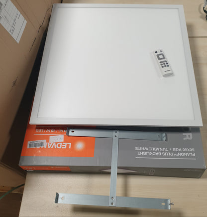 177122 - LEDVANCE - Dritë Tavani LED WiFi 40W 3000LM, Ngjyrë Bardhë, Dimensionet 60x60cm, Errësues RGB, Smart+ Planon, e Kontrollueshme nga Aplikacioni ose Asistentët Zanorë Alexa dhe Google Assistant, Gama e Ngjyrës 3000-6500K.