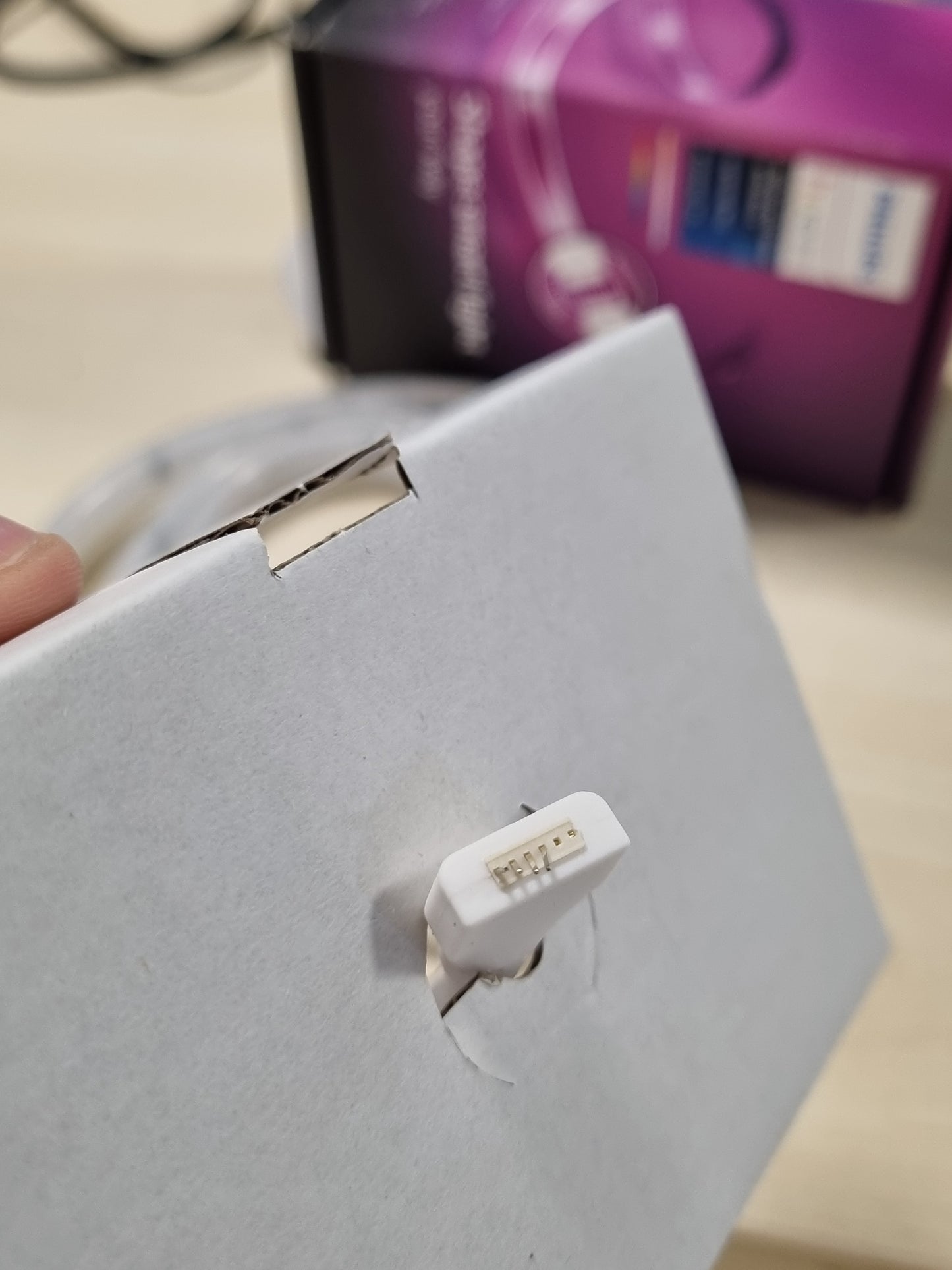 215196 - PHILIPS Hue White & Color Ambiance Lightstrip Plus Extension (1 m), shirit LED i errësueshëm