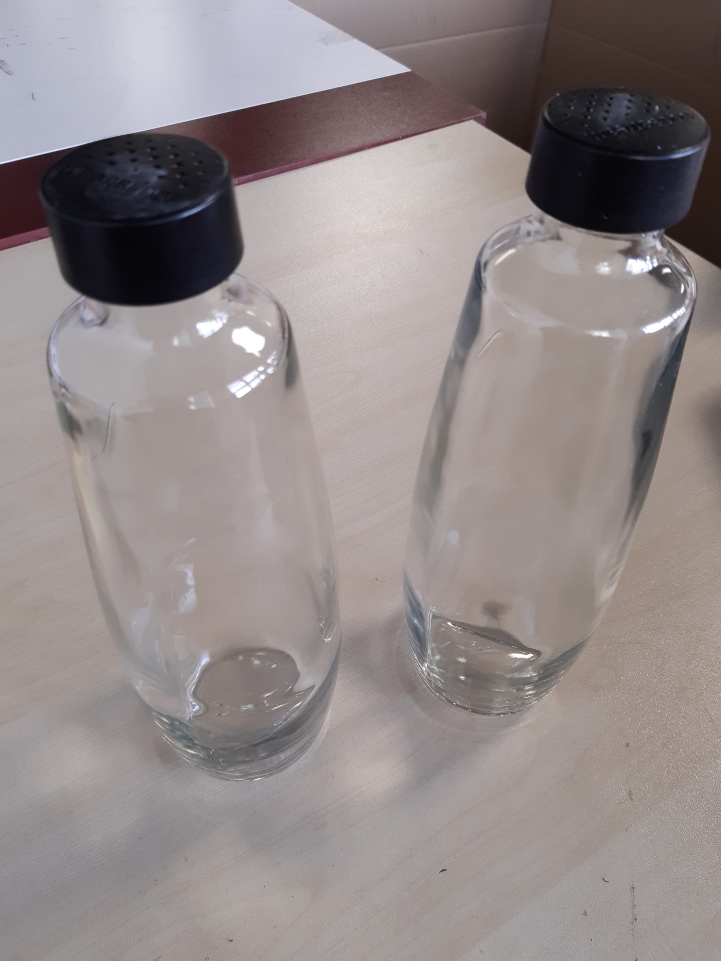 228613 - Pako dyshe me karafeta qelqi SodaStream 1L DUO - E përputhshme vetëm me makinat e ujit të gazuar DUO dhe E-DUO - Shishe të përshtatshme për lavastovilje