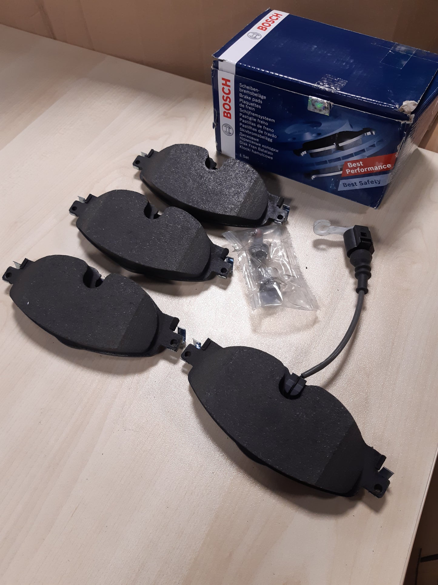 164487 - BOSCH Disqe Freni BP1505 për Makinë, Boshti i Përparmë, Pa Bakër, ECE-R90 e Certifikuar, 1 Pako me 4 Disqe, Me Aksesorë