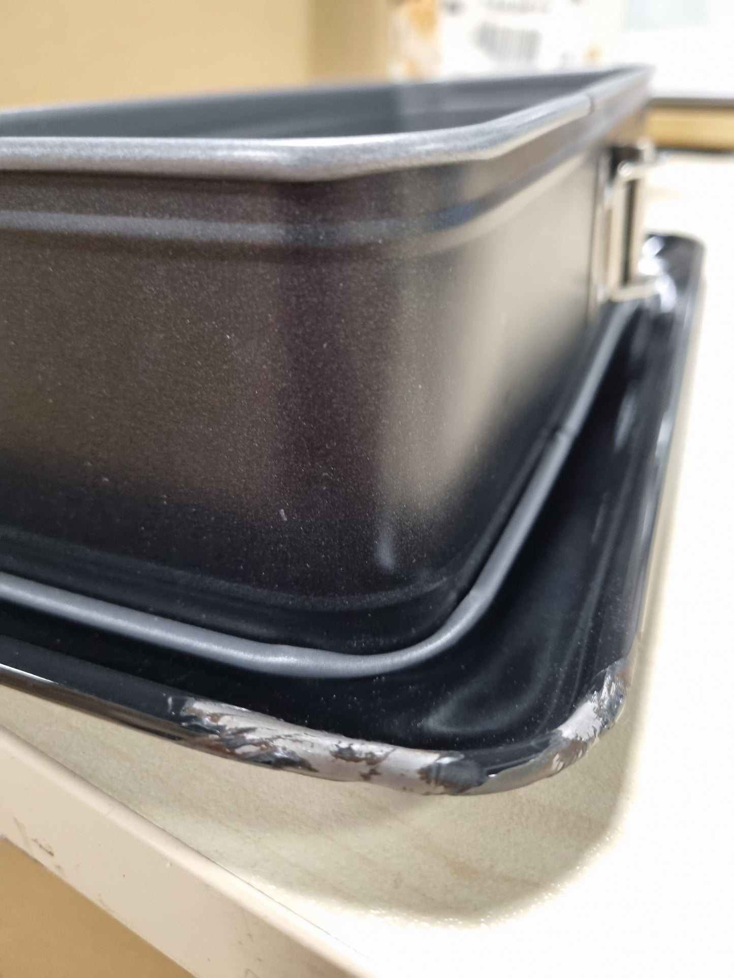 213925 - DR. OETKER Tavë drejtkëndëshe me formë pranvere me bazë servirjeje prej smalti, 30 cm, Ide pjekjeje – shtresë jo ngjitëse, rezistente ndaj nxehtësisë deri në 230°C