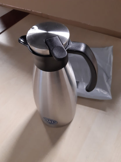 205210 - EMSA Karafë e Izoluar, 1.5L, çelik Inox, Mban Pijet të Ngrohta 12 Orë dhe të Ftohta 24 Orë, Prodhim i Papërshkueshëm nga Rrjedhjet, me Dorezë Jo-Rrëshqitëse, E Zezë, Modeli 514499