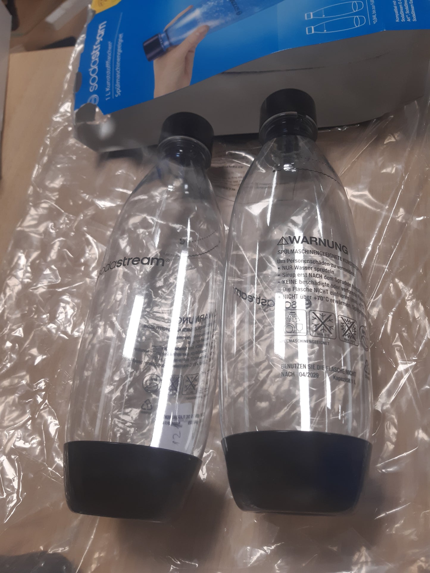 256121 - SODASTREAM Fuse – 2 shishe uji të ripërdorshme, 1 L, të sigurta për larje në enëlarëse, të pajtueshme me Gaia; Duo; E-Duo; Spirit; Terra; E-Terra; Art; Enso; Power; Easy; One Touch, e zezë
