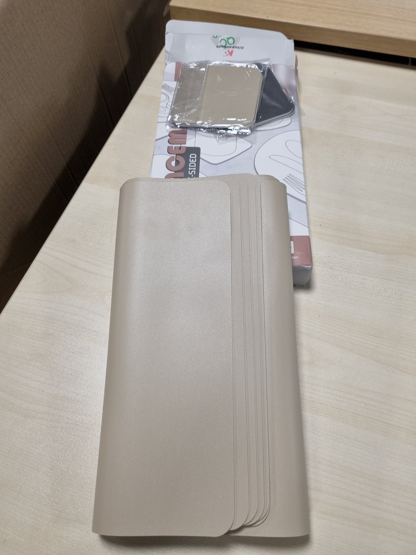 215062 - KITCHENBOSS Set me 6 mbulesa tavoline dhe mbështetëse të lahet, Ø43x30cm