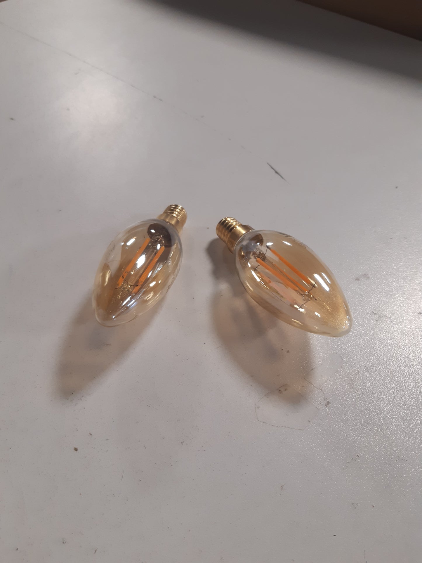 215676 - LVWIT Llambë qiriri Vintage E14, 4W 410 Lumen (zëvendëson 40 Vat), 2500K e bardhë e ngrohtë, pa errësim, pako me 6