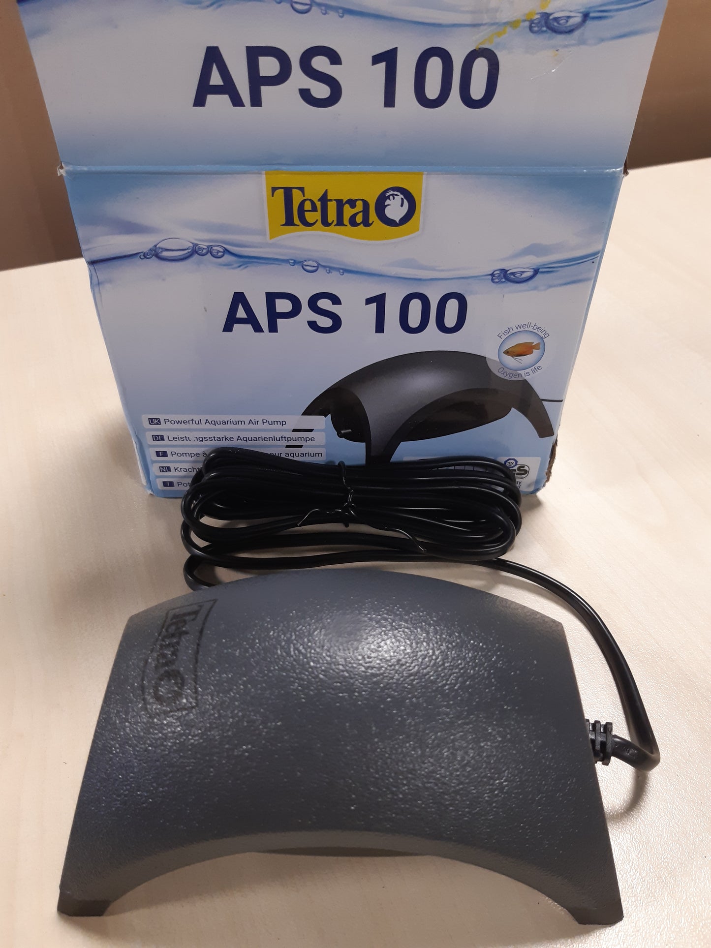 205657 - TETRA APS 100 - Pompë Ajri për Akuarium - Pompë Diafragme e Qetë për Akuariume 50-100L, e Zezë