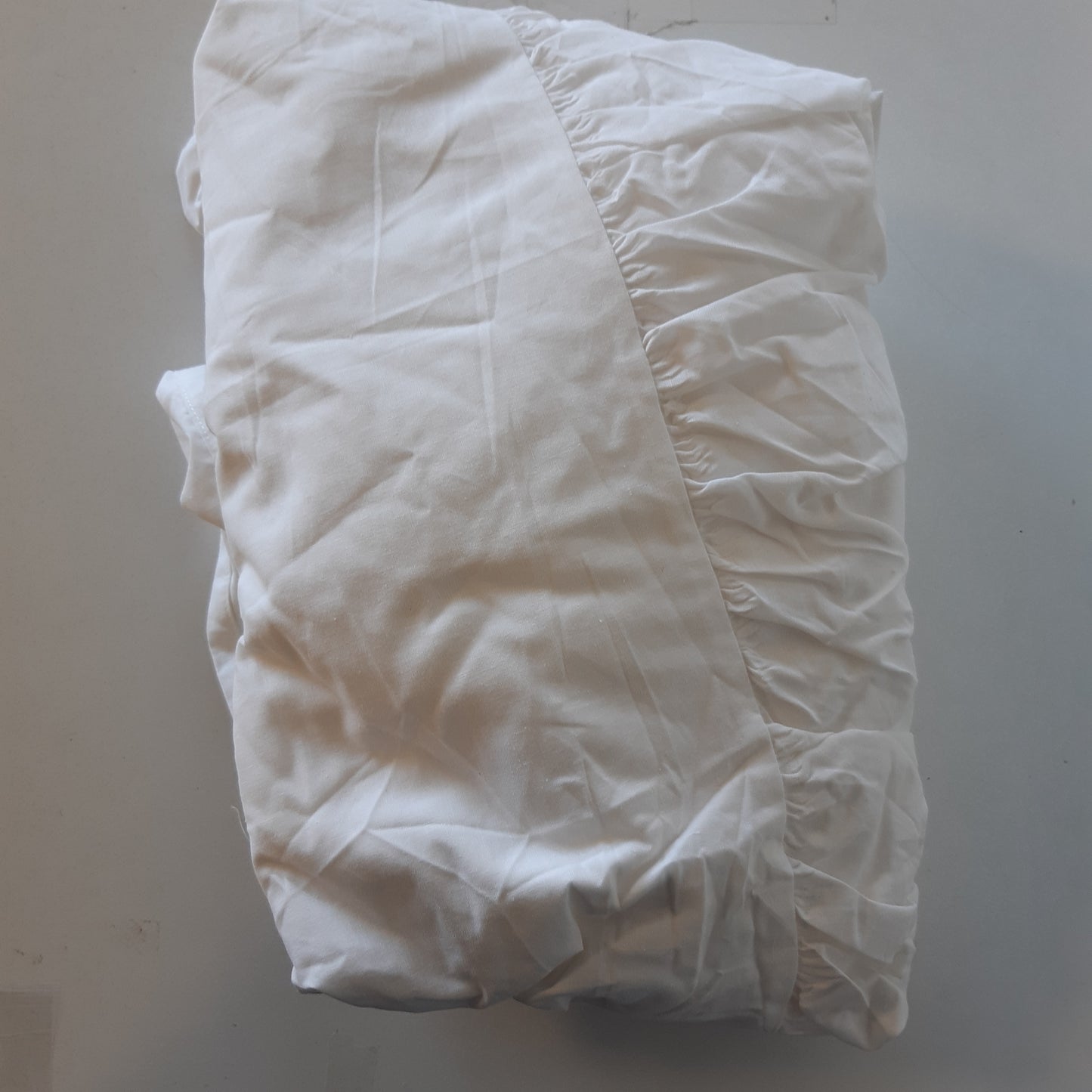 255483 - JOTEX Zack Volant Mbulesë shtrati 100% pambuk organik, lartësia 45 cm, përmasat 120 x 200 cm, e bardhë