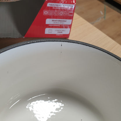 250964 - SITRAM 710842 Tradifonte Ena e rrumbullakët prej gize të emaluar 2.5L Ø21 cm - E kuqe jashtë, E bardhë brenda - Kapak çeliku inox, Përshtatshëm për të gjitha burimet e nxehtësisë