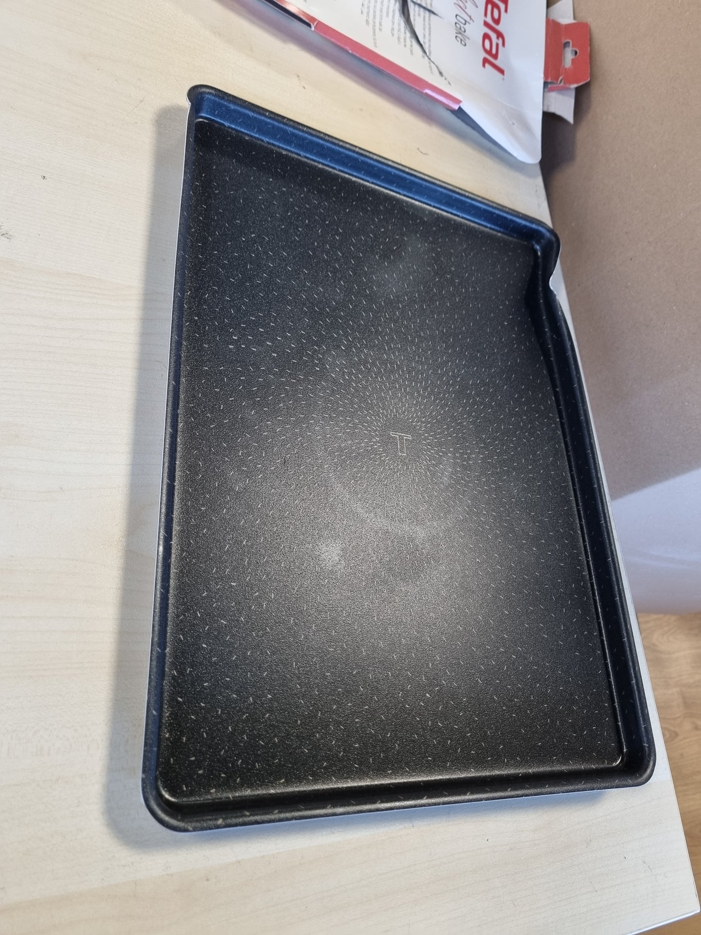 262428 - TEFAL Pllakë Success në pâtisserie 38x28 cm, Veshje anti-ngjitëse, 100% alumin i ricikluar, Prodhuar në Francë, Çokollatë J5547002
