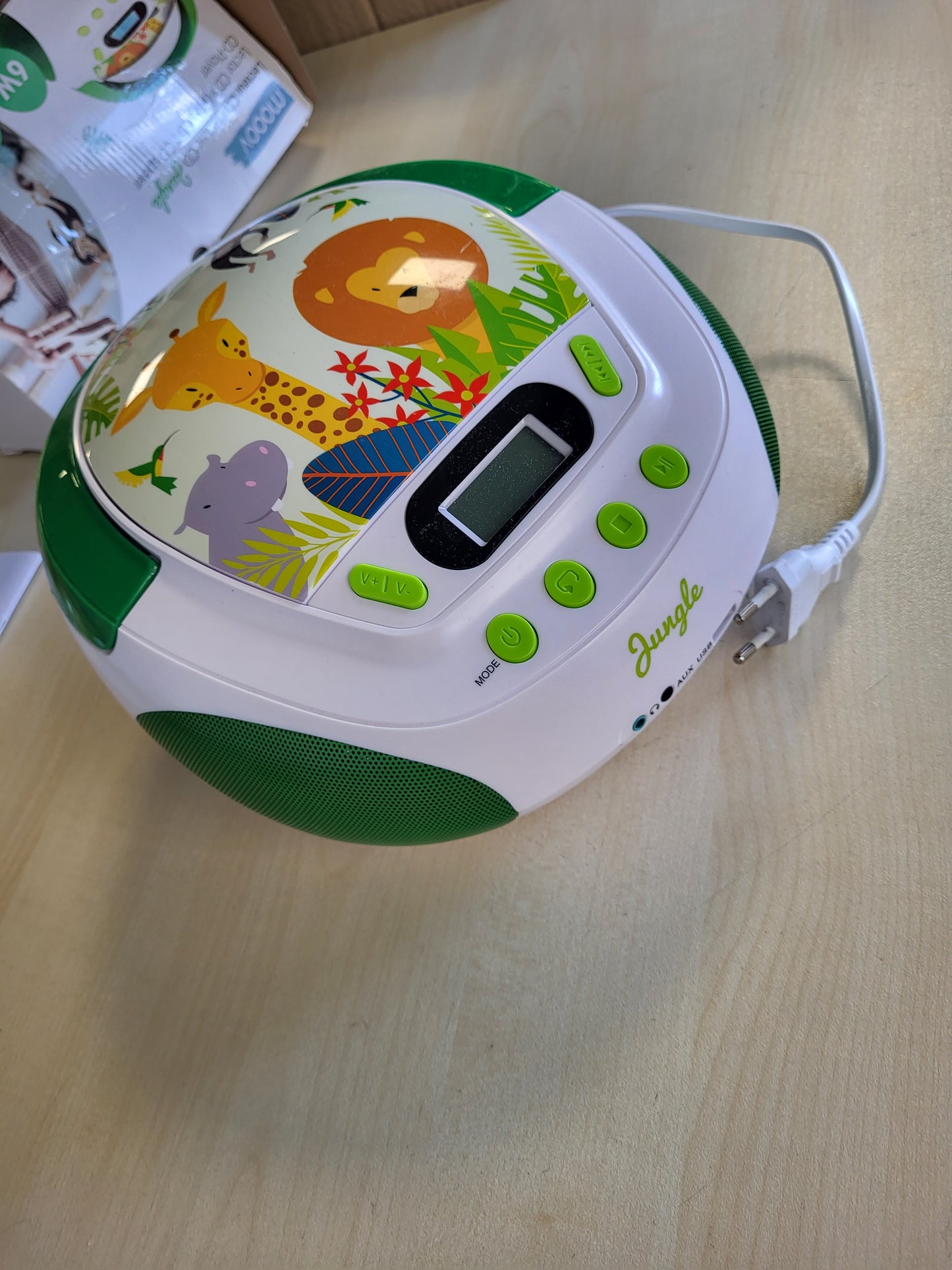 266331 - MOOOV CD Player për Fëmijë 477144 - Altoparlantë, USB, Prizë Kufjesh, Portë AUX-IN - Portativ Boombox - Funksionon me Rrjet Elektronik ose Bateri - Modeli Xhungël - Jeshile/E Bardhë