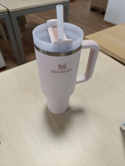 226363 - Stanley 1913 Quencher H2.0 Flowstate Tumbler, kapacitet 1.2L, mban pijet e ftohta për 11 orë, me akull për 48 orë, me kashtë, dorezë dhe kapak, kuarc rozë