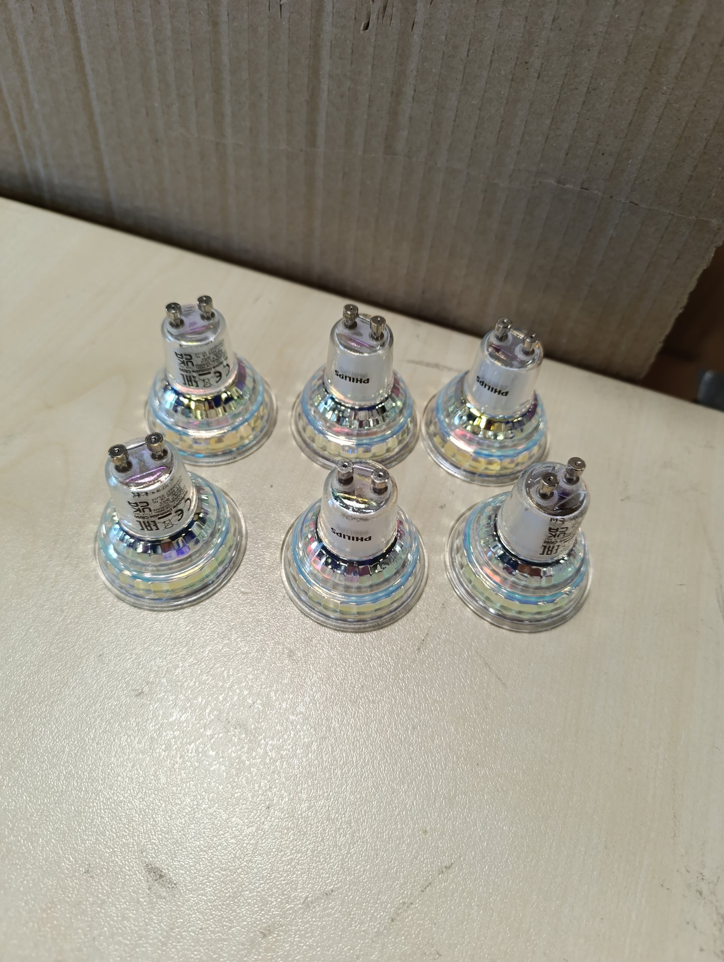 221561 - PHILIPS - Llambë LED, ekuivalente me 50W, GU10 C90, e bardhë e ngrohtë, me errësim, qelqi, pako me 6