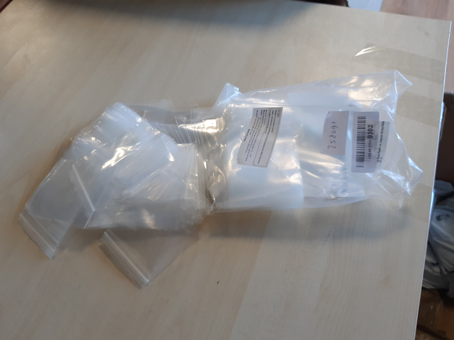 258091 - QSE PLASTIKE | Qese transparente hermetike me zip, 8x12cm, 240 copë, për ruajtjen e bizhuterive dhe komponentëve elektronikë