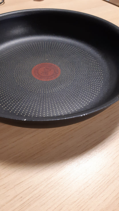 221886 - TEFAL - Tigan Titanium Force 24 cm, teknologji treguese e temperaturës Thermo-Signal, i pajtueshëm me induksion, shtresë jo ngjitëse, buzë derdhjeje, dorezë e fortë, Prodhuar në Francë, G3030432