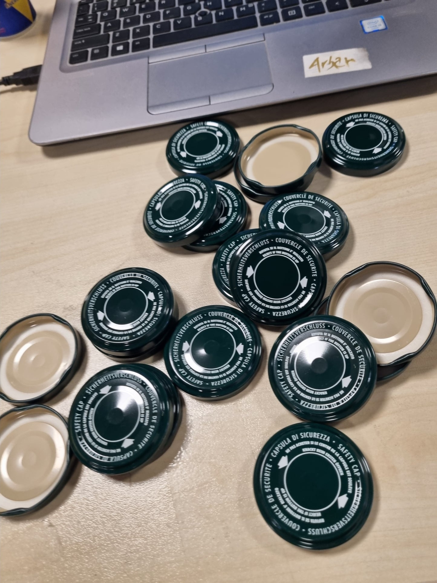 215533 - OPIROS Kapsula me hapje rrotulluese, diametër 53 mm, me buton qendror klikimi për kavanoza qelqi, për reçele, domate (20).