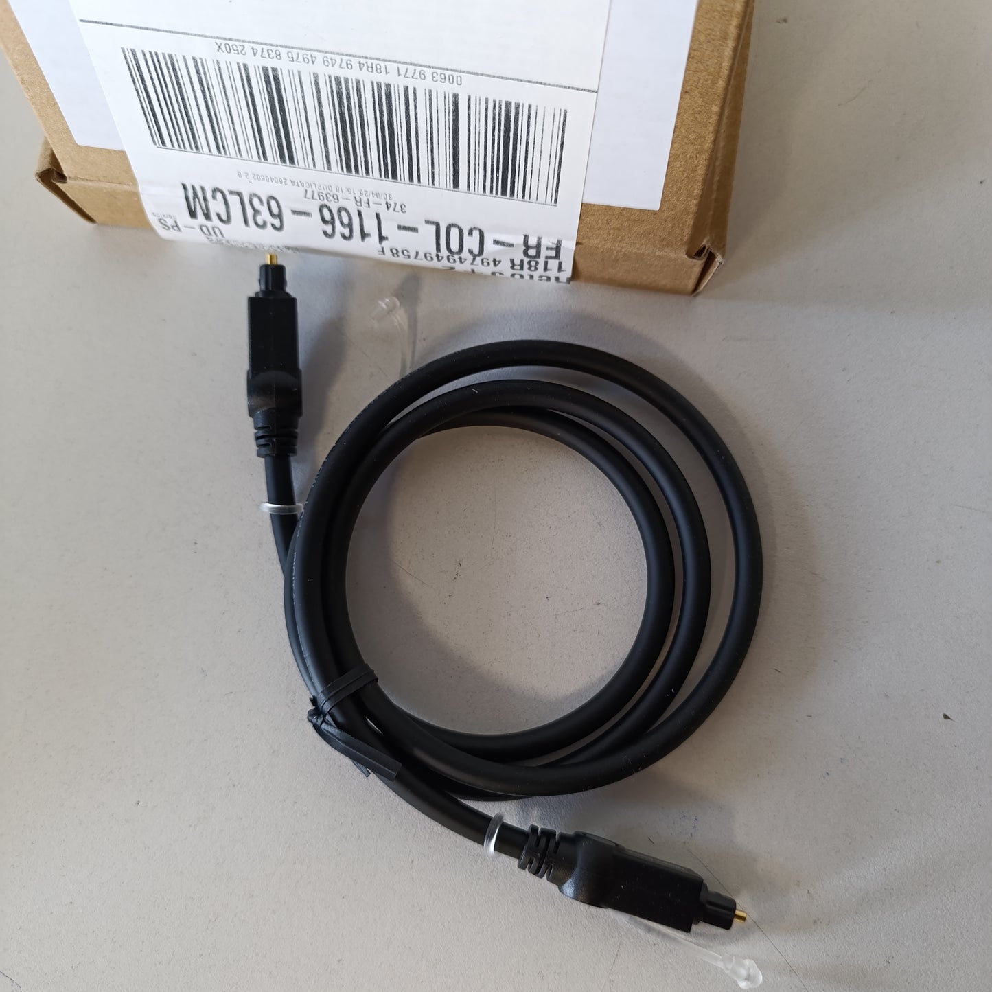 269502 - KABLO AUDIO DIXHITALE OPTIKE TOSLINK AMAZON BASICS, për televizorë, 1 m, e zezë