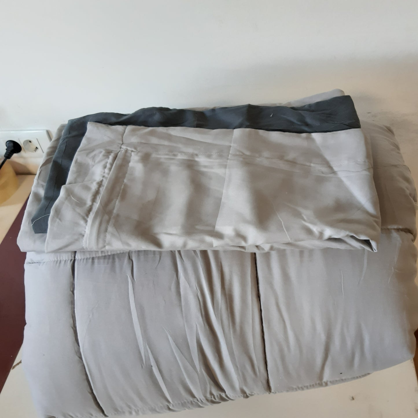 223449 - HIG Jorgan 200x220 cm + 2 Mbulesa Jastëku 80x80 cm, gri, material i pambuktë i çertifikuar Oeko-TEX, alternativë me pupël 1500g (250GSM) i butë dhe me push