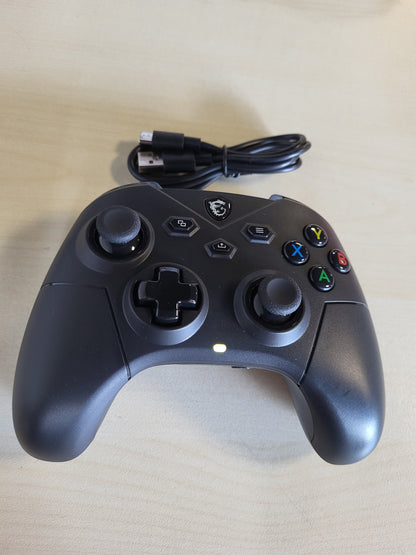 266400 - MSI FORCE GC300 Kontrollues PC me Pa Tel - 2.4 GHz, Bluetooth, USB Type-C, Bateri Li-ion 600mAh (20 orë), Mbulesa D-Pad të Ndërrueshme, Motorë me Dyfish Vibrimi, E Zezë