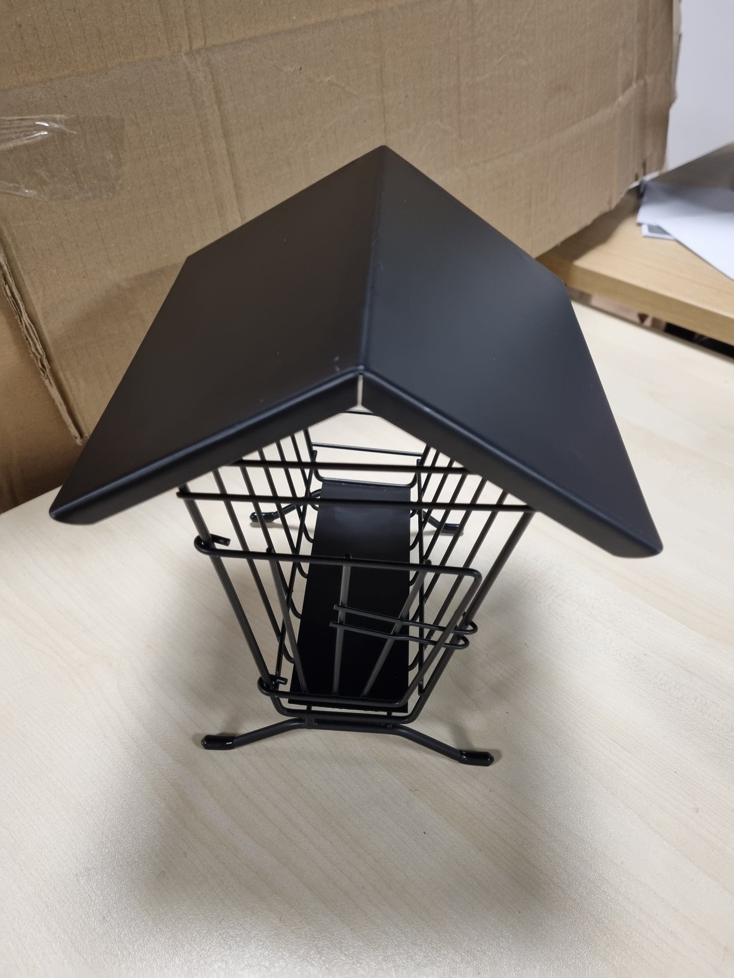 215390 - TRIXIE Raft sane për në këmbë me çati, 20 Ø - 23 Ø - 20 cm, i zi, 1 copë
