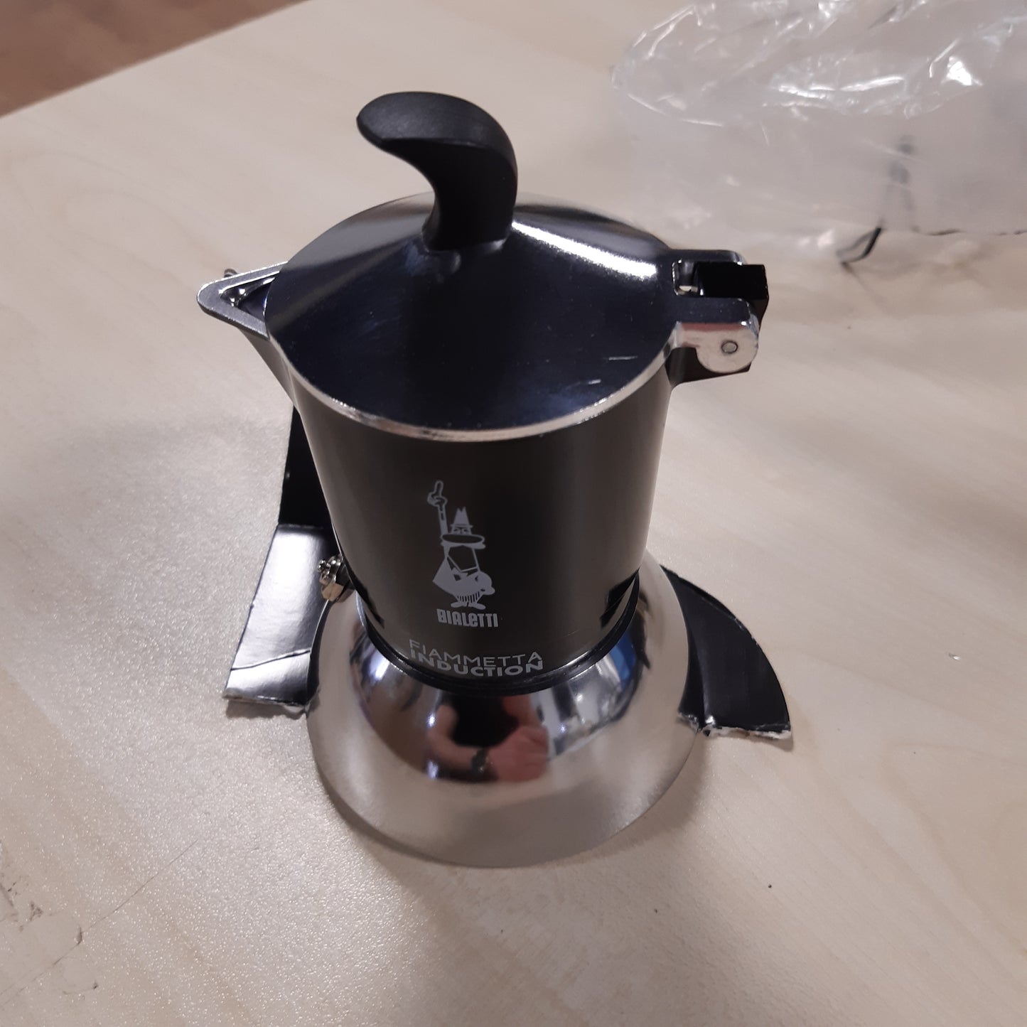 221929 - BIALETTI Aparat kafeje me induksion Fiammetta, 2 gota (100 ml), i përshtatshëm për të gjitha llojet e sobave, dizajn elegant, i zi