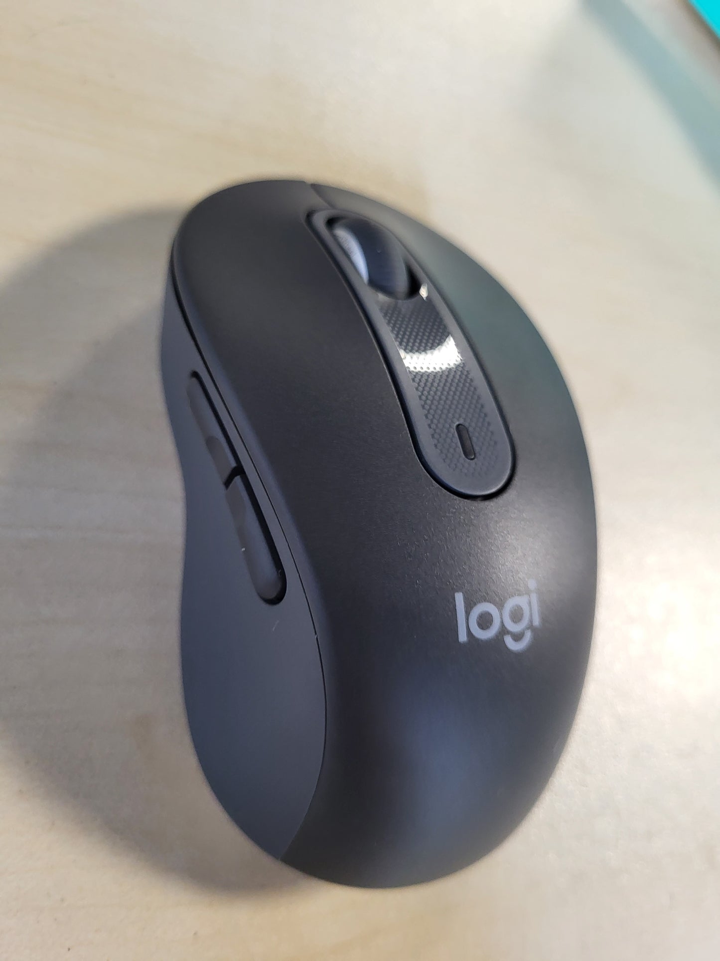 266347 - LOGITECH Maus pa tel Signature M650 - për duar të vogla deri të mesme, bateri 2-vjeçare, klikime të qeta, butona anësorë të personalizueshëm, Bluetooth, Gri