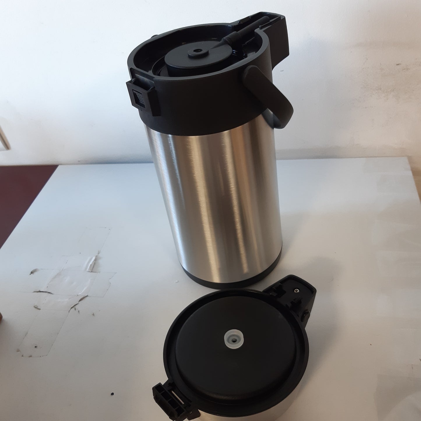 217959 - AXENTIA AIRPOT ARGJEND, ENË ME POMPË ÇELIK INOX, IZOLIM ME MURE TË DYFISHTA, VËLLIM AFËRSISHT 3 L, DIMENSIONE 15 X 15 X 35 CM