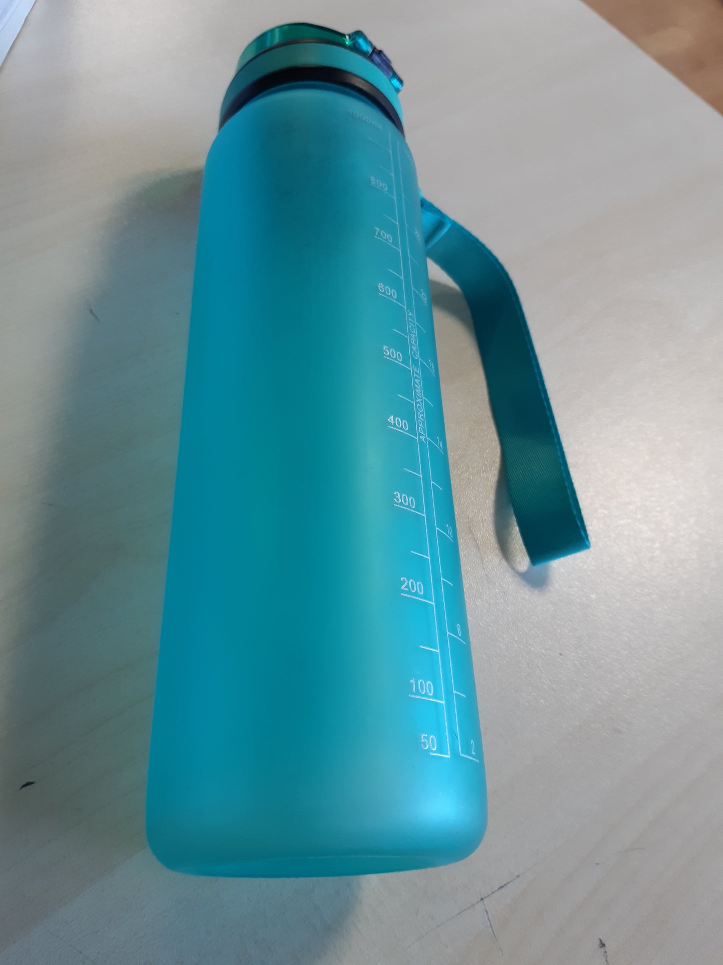 215180 - HONEYHOLLY Shishe uji 1L me shënues kohe, e papërshkueshme nga rrjedhjet, shishe uji sportive e ripërdorshme