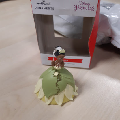230068 - Zbukurim HALLMARK Tiana, Dekorim Peme Princesha dhe Bretkoca, Zbukurim i Varur Disney, Zbukurim i Varur Krishtlindjesh, Dhurata për Krishtlindje
