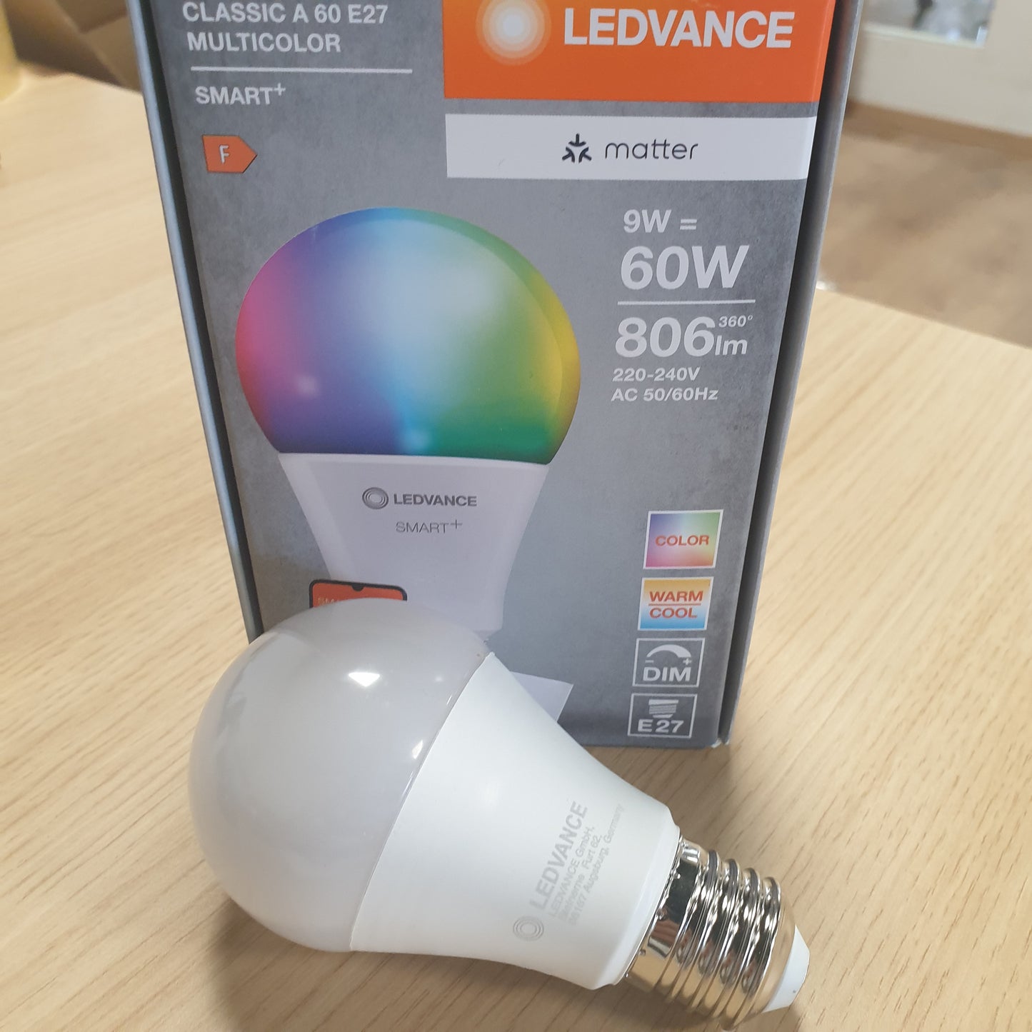 229114 - LEDVANCE Llampa LED SMART+ MATTER, 9W, 806lm, E27, dritë me ngjyra dhe e bardhë, pajtueshme me Google, Alexa, Apple, kontroll me aplikacion ose me zë, jetëgjatësi deri në 20,000 orë, pako e vetme