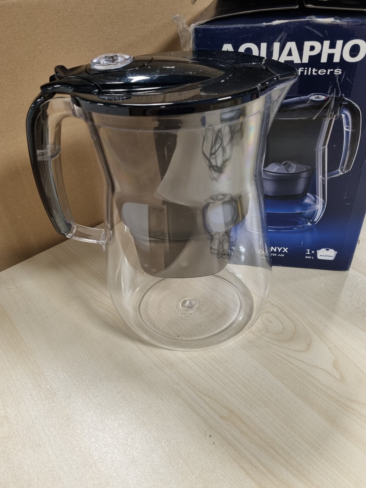 218133 - AQUAPHOR Filtër uji Onyx Black, përfshirë 1 filtër MAXFOR+, kapacitet 4.2L, zvogëlon gëlqeren dhe klorin