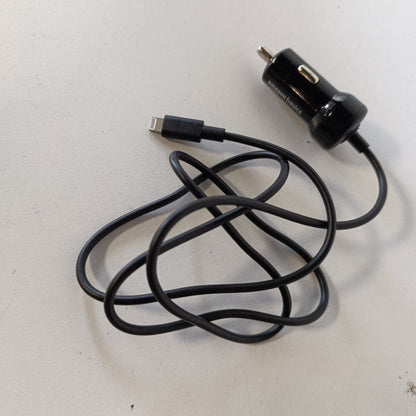 268886 - AMAZON BASICS Karikues Makine 12W (5V, 2.4A) me Kabllo Lightning 3 ft për iPhone dhe Pajisje Apple, i Zi