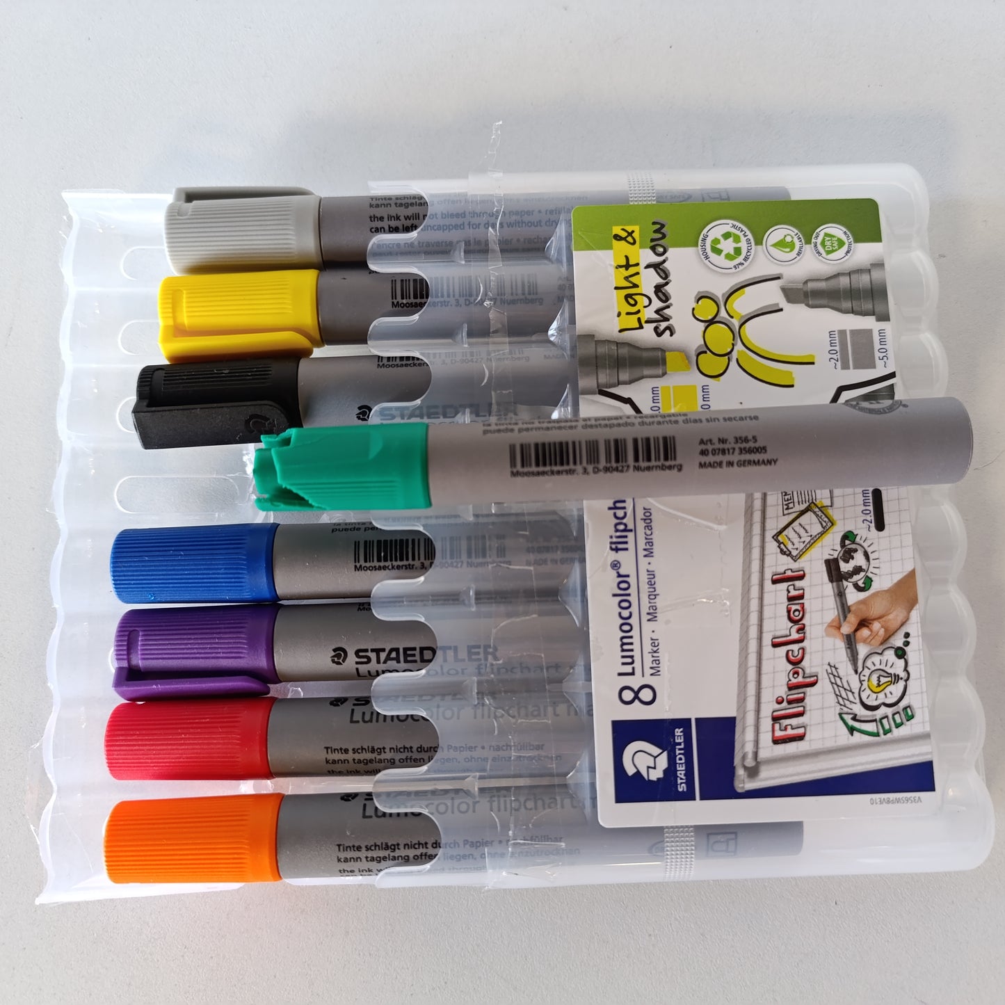 267155 - STAEDTLER Bojë Lumocolor, 8 shënues flipchart në një kuti, ngjyra intensive, thahet shpejt, me erë të ulët, nuk përhapet nëpër letër, 356 SWP8