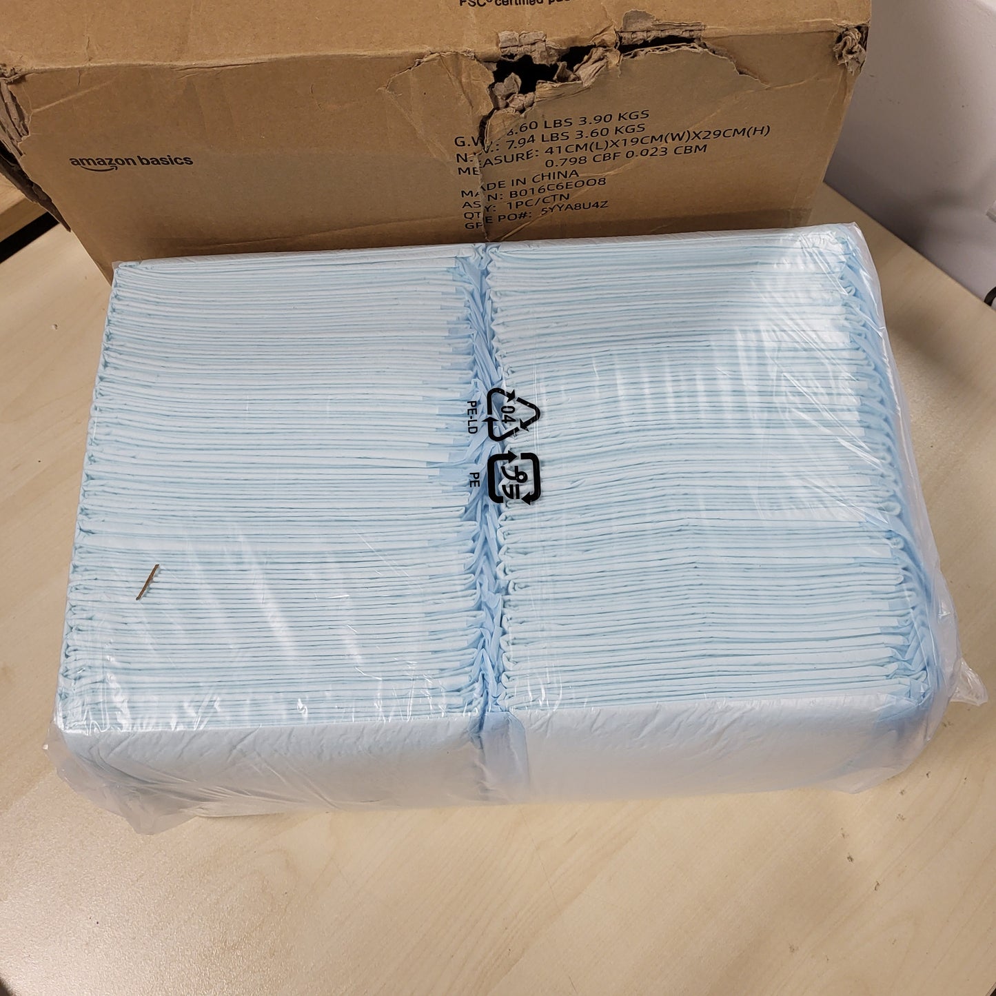 226820 - AMAZON BASICS Mbrojtëse stërvitjeje për qen dhe këlyshë, XL (60 copë), dizajn me 5 shtresa rezistente ndaj rrjedhjeve, blu